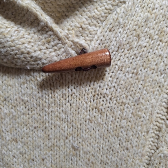 A Liz Claiborne cowl neck cable knit sweater in a ladies size XL. Lambswool - Picture 3 of 9